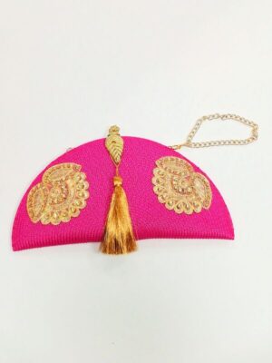 CARTERA PEQUEÑA CON CADENA ROSA Y DORADO