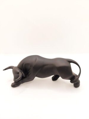 FIGURITA TORO EMBISTIENDO NEGRO S